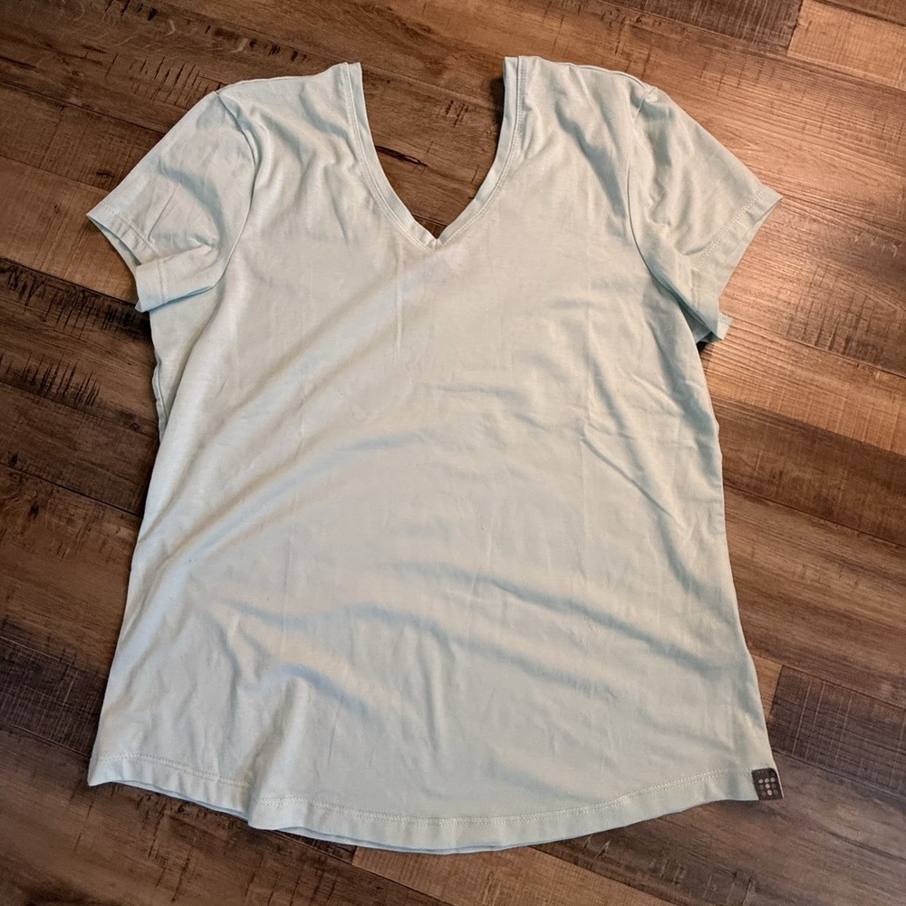 Title Nine V-neck Light Blue Women's Top T-shirt Women's M